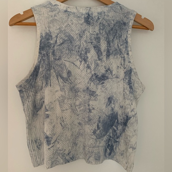 Lululemon Train To Be Tank - Picture 2 of 4